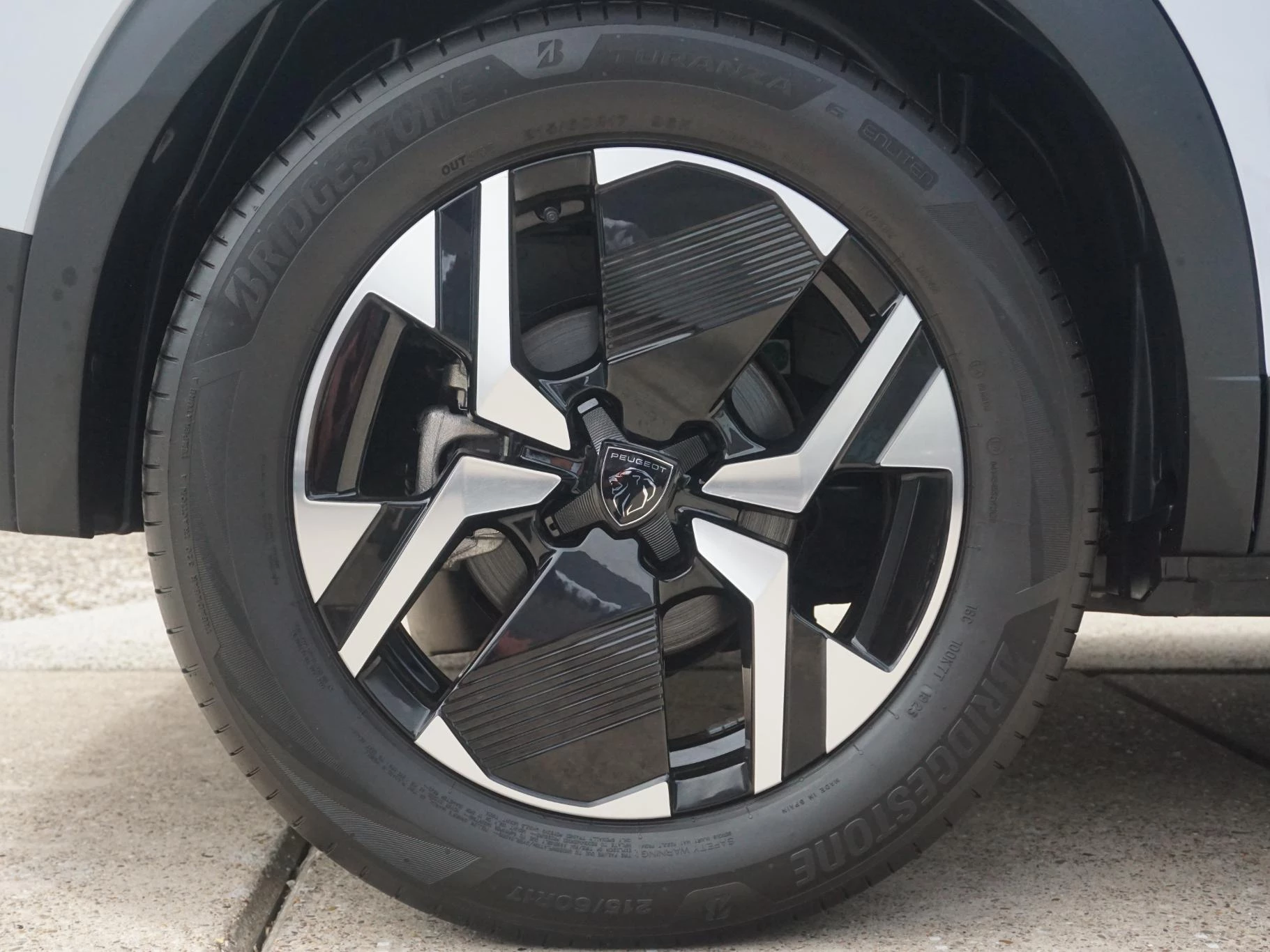 Hoofdafbeelding Peugeot e-2008