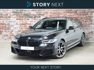 BMW 5 Serie Touring 530i xDrive High Executive M Sport Pakket Automaat / Trekhaak / Panoramadak / Active Steering / Live Cockpit Professional / Achteruitrijcamera / Hifi / Head-Up Display / Driving Assistant Professional / Comfort Access / Stuurwiel Verwarming / Shadow Line / 20 Inch