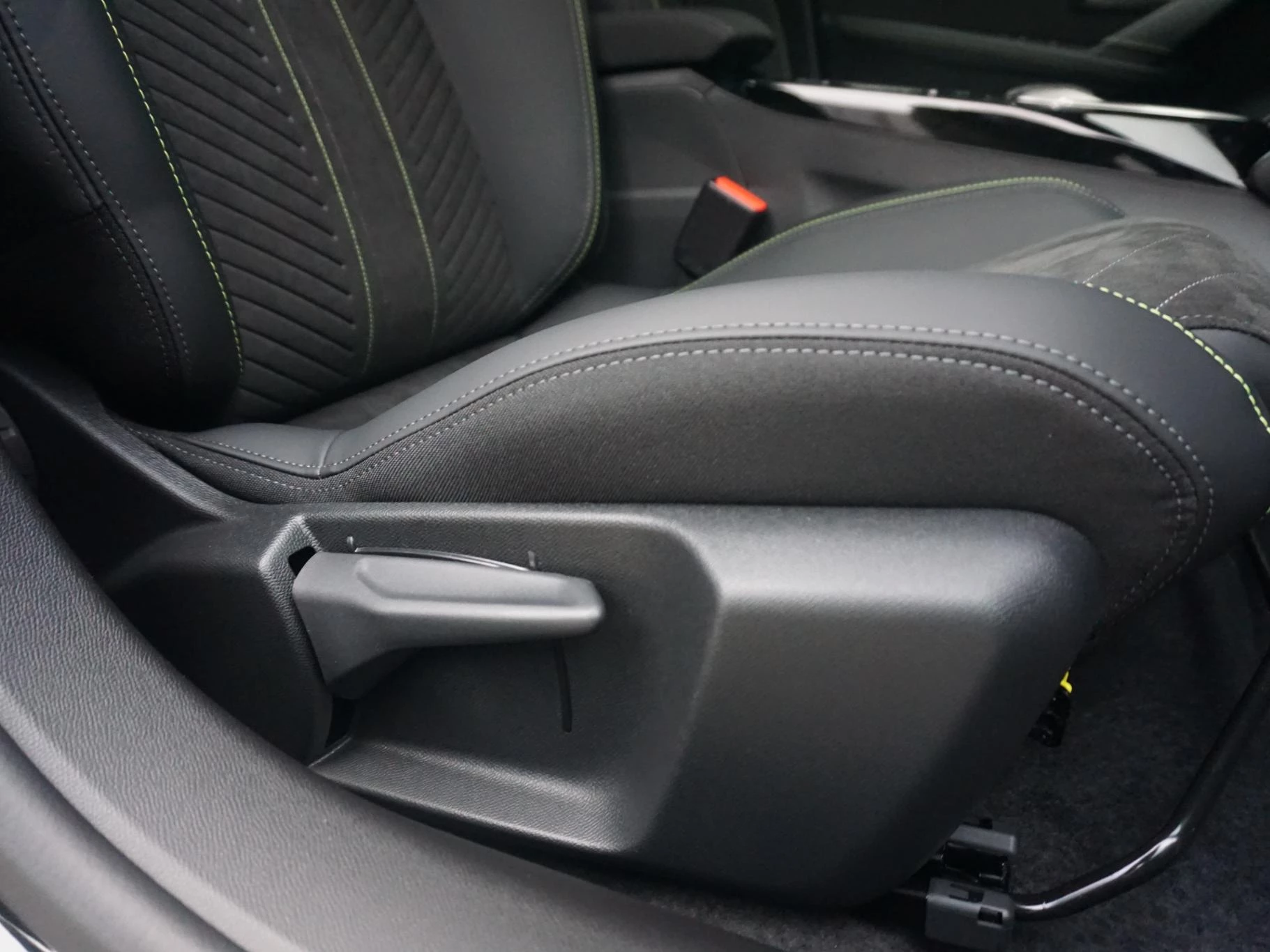 Hoofdafbeelding Peugeot e-208