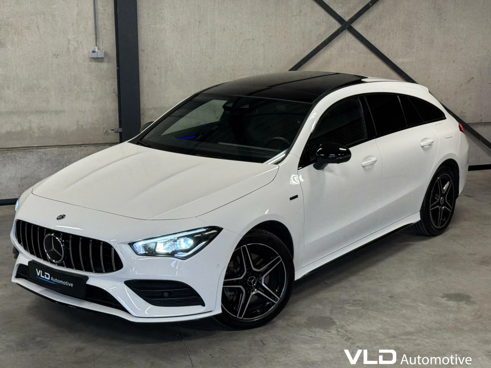 Hoofdafbeelding Mercedes-Benz CLA