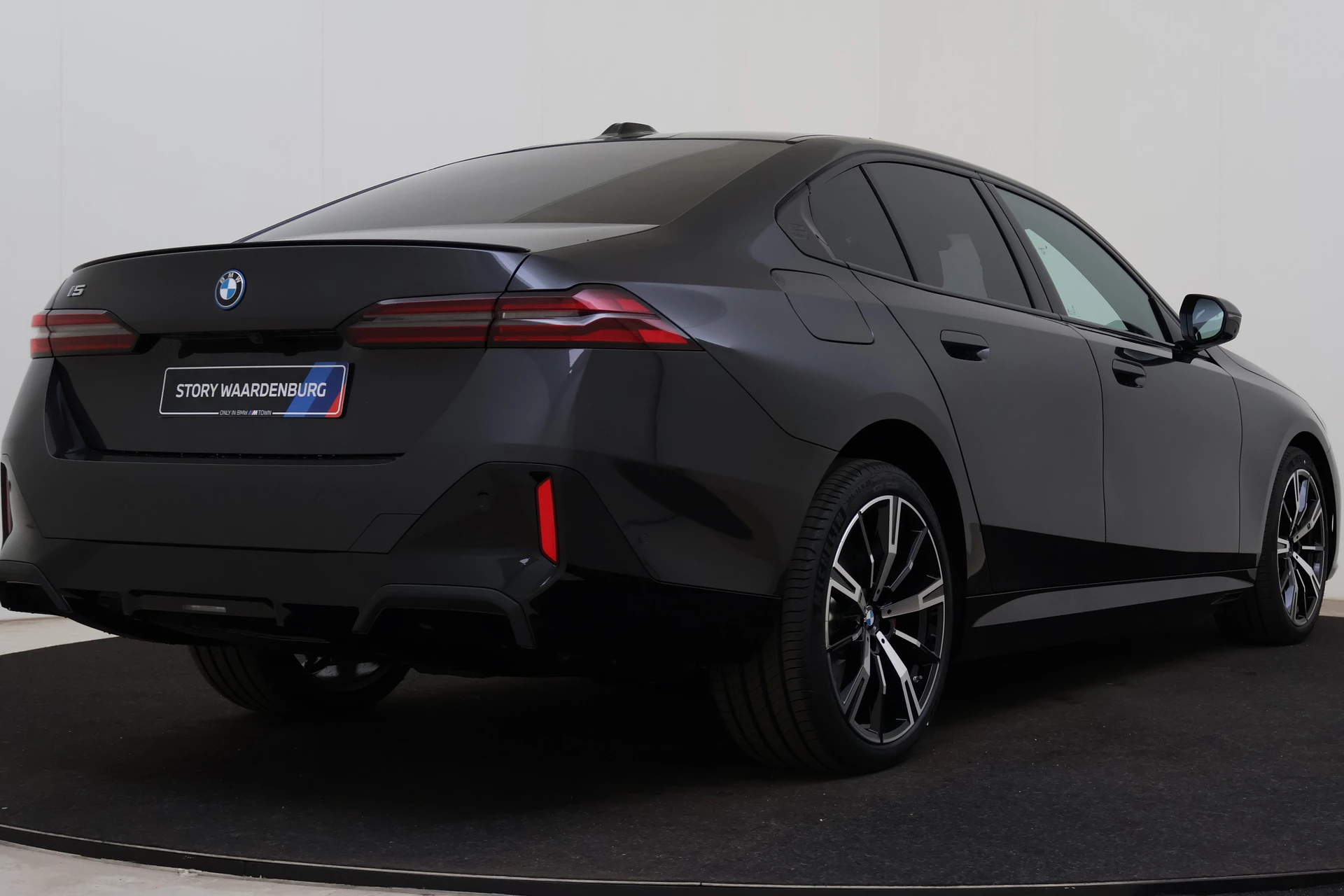 Hoofdafbeelding BMW i5