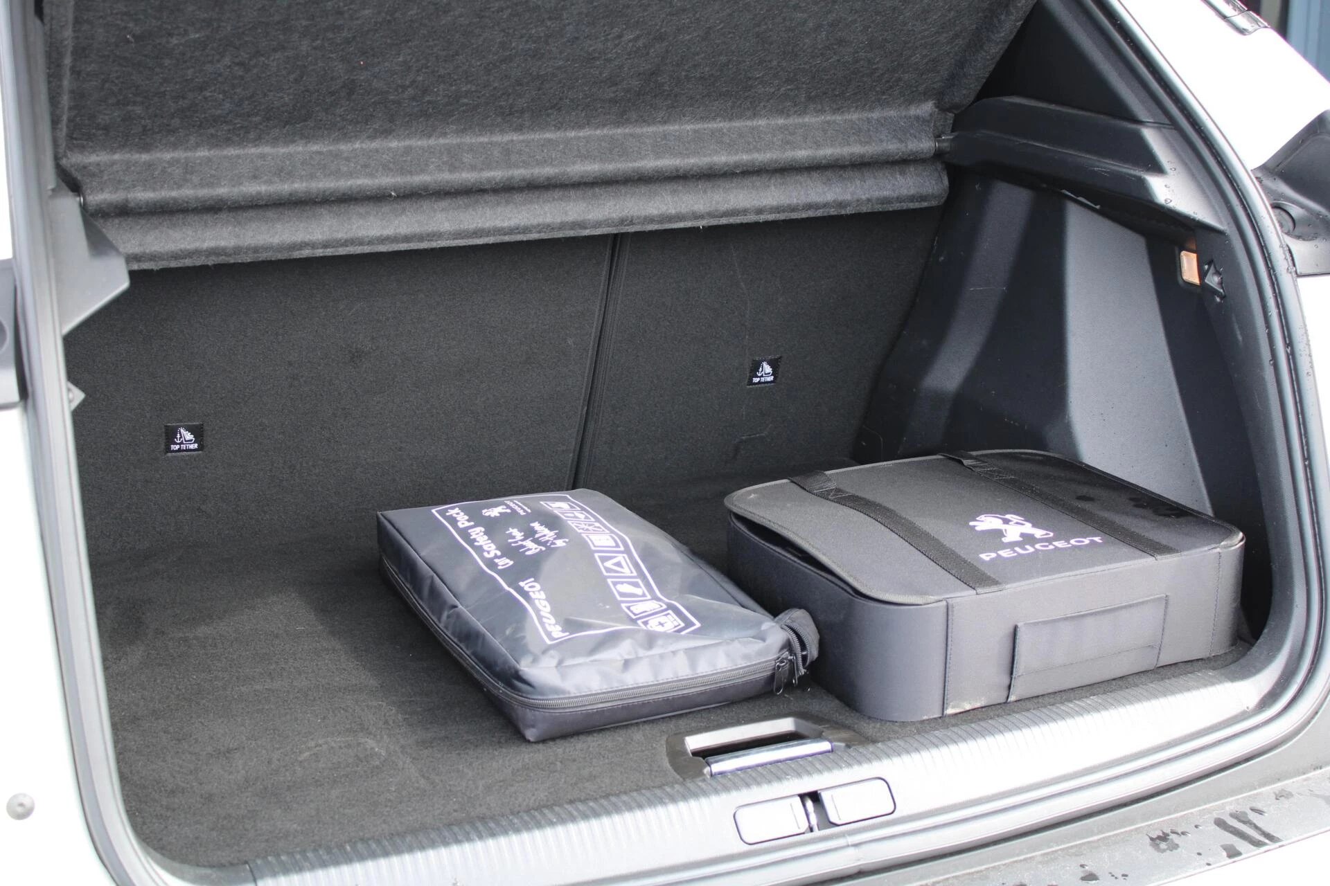 Hoofdafbeelding Peugeot e-2008