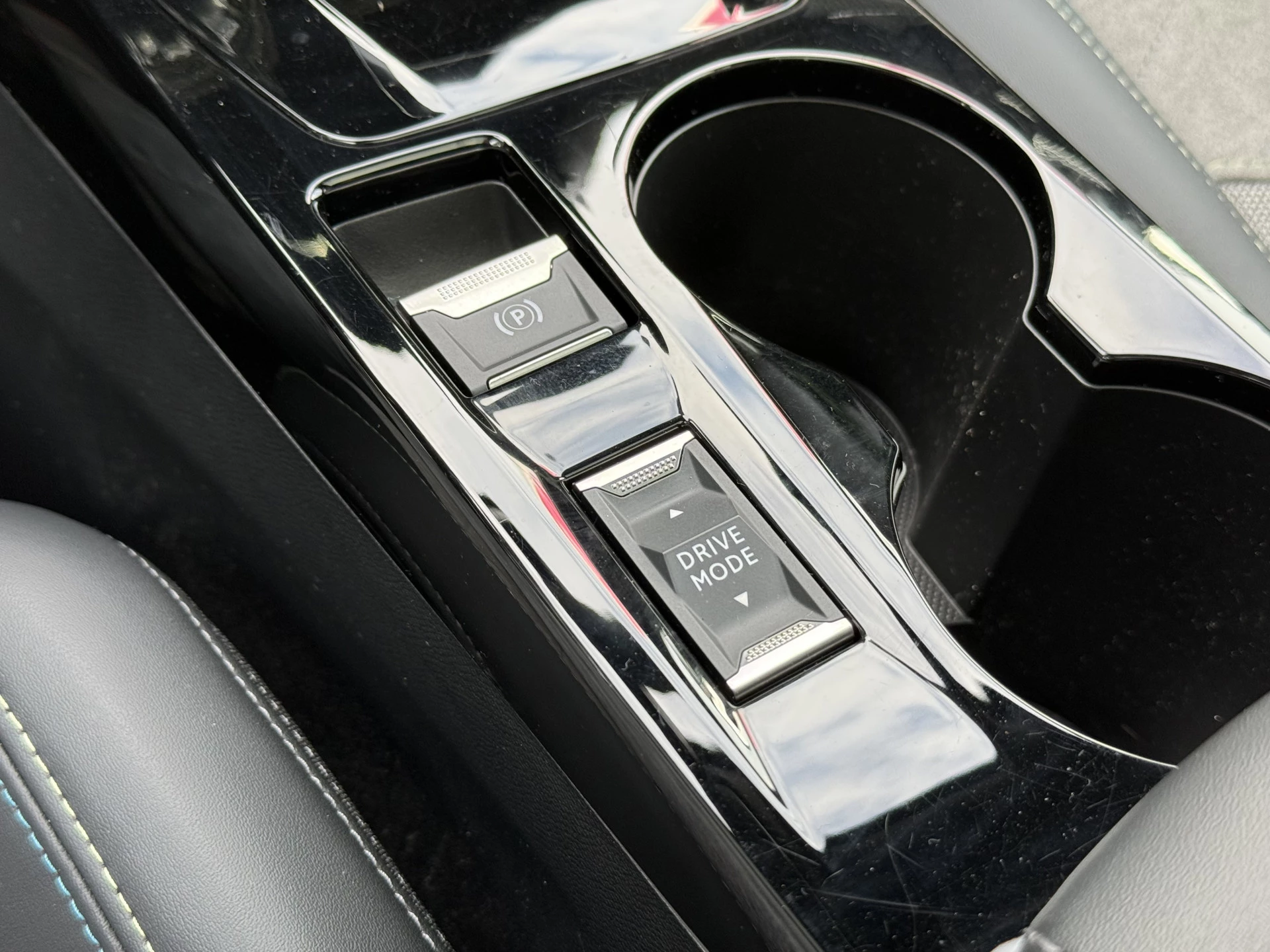 Hoofdafbeelding Peugeot e-2008