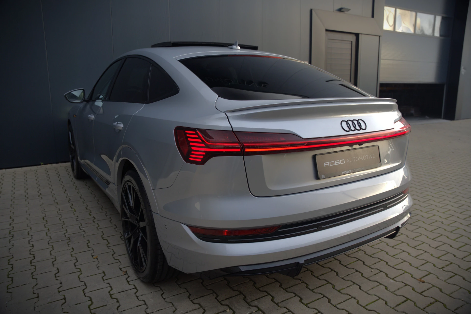 Hoofdafbeelding Audi e-tron