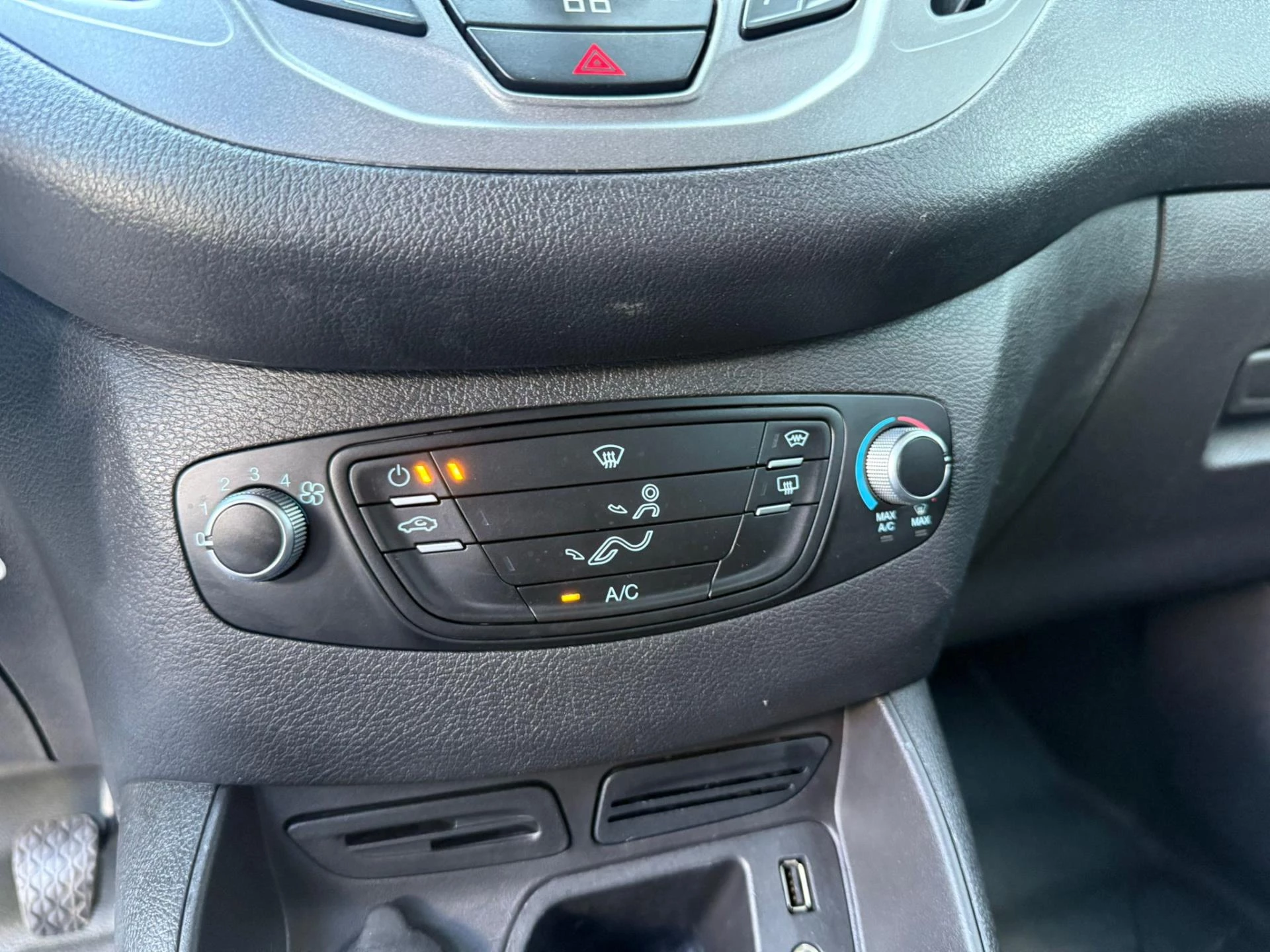 Hoofdafbeelding Ford Transit Courier