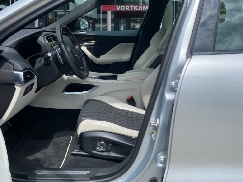 Hoofdafbeelding Jaguar F-PACE