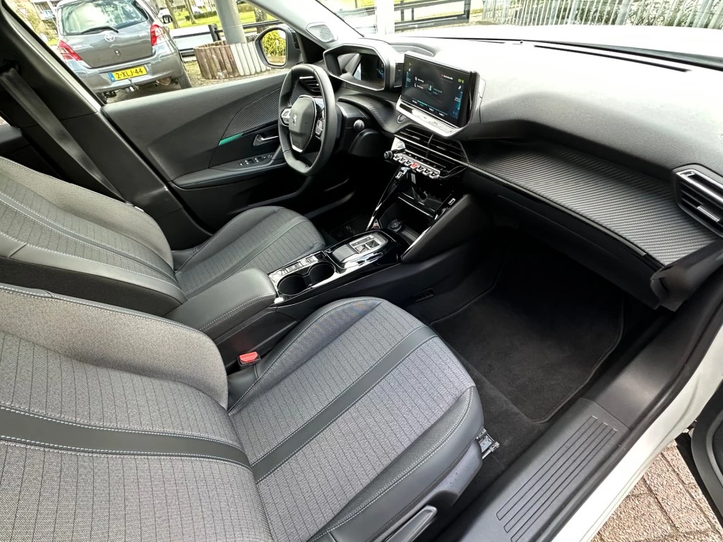 Hoofdafbeelding Peugeot e-2008