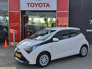 Toyota Aygo X-PLAY LIMITED APPLE & ANDROID SPRAAKBESTURING PARKEERCAMERA DEALERONDERHOUDEN