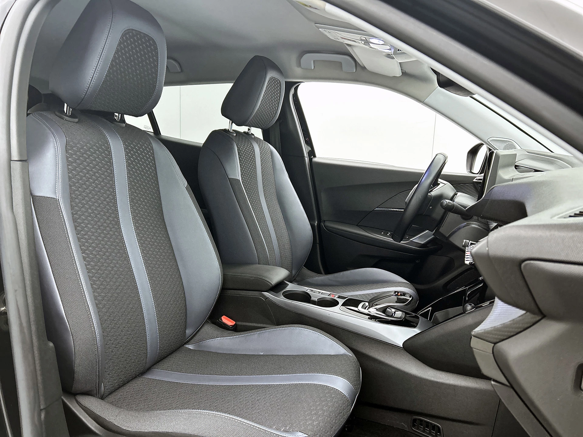 Hoofdafbeelding Peugeot e-2008