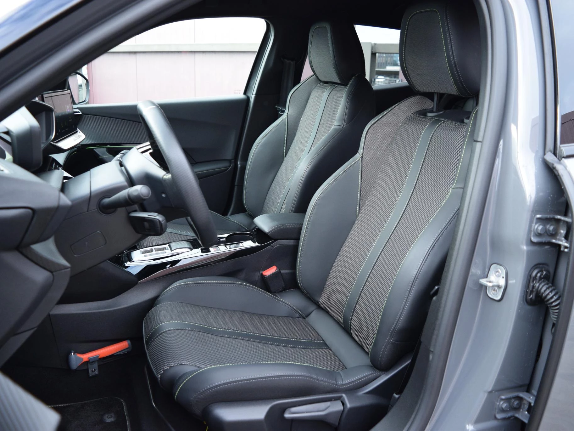 Hoofdafbeelding Peugeot e-2008