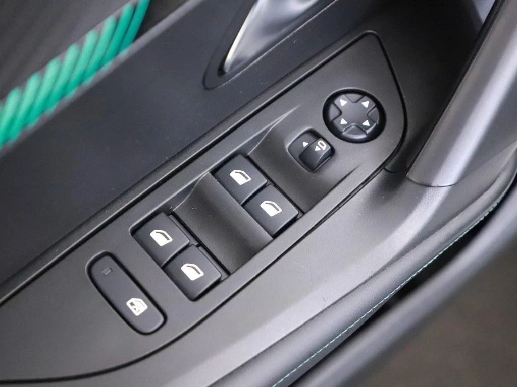 Hoofdafbeelding Peugeot e-2008